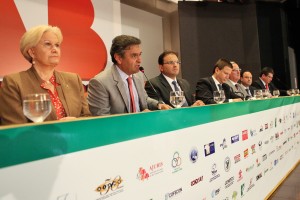 15-05-13 Aecio Neves - OAB