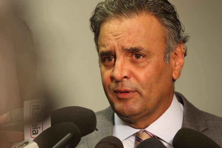 Aécio critica Lula em relação a fala sobre Dilma