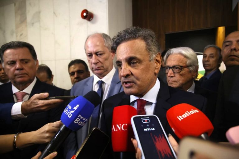 Aécio convida Ciro Gomes para disputar eleições presidenciais pelo PSDB