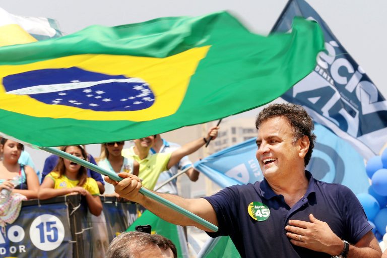 “Continuaremos juntos com coragem, coerência e desprendimento, sempre por Minas e pelo Brasil”