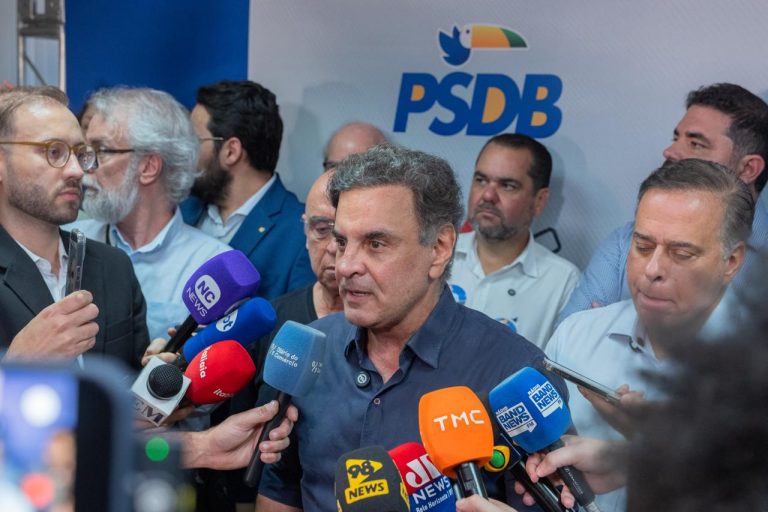 Aécio entra na disputa pelo Senado por Minas Gerais